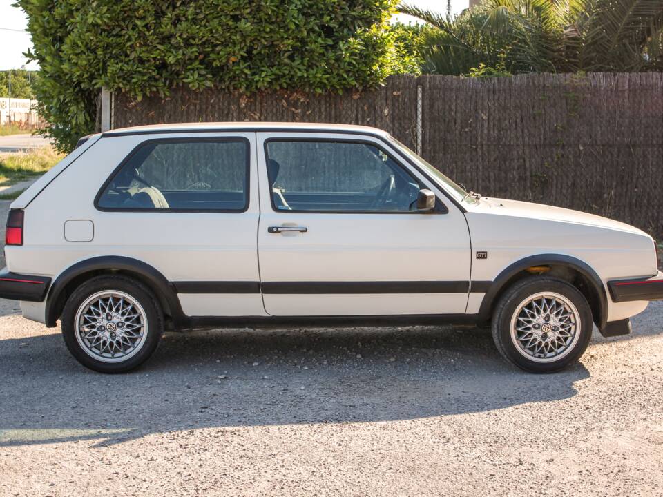 Bild 4/58 von Volkswagen Golf II GTi 1.8 (1988)
