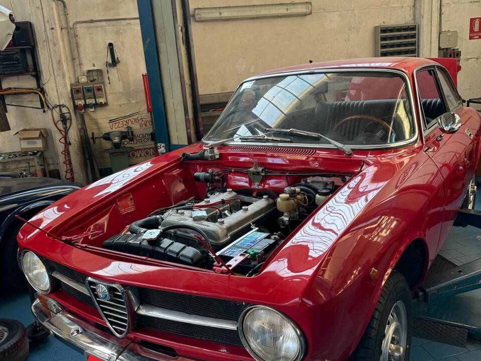 Bild 14/29 von Alfa Romeo Giulia 1600 GT Junior (1972)