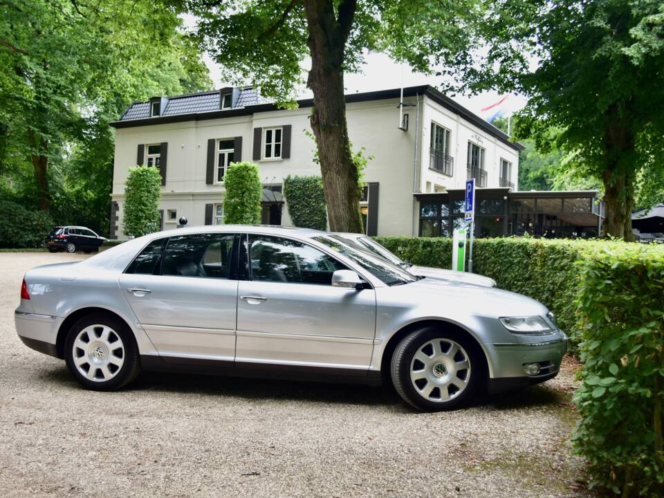 Bild 22/23 von Volkswagen Phaeton V10 TDI (2003)