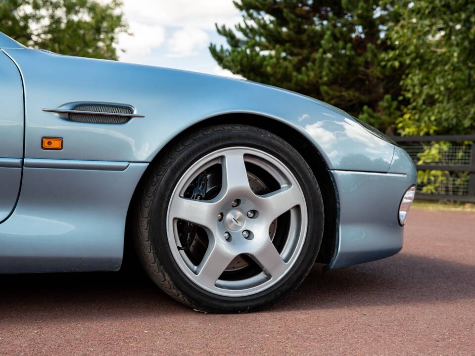 Immagine 17/46 di Aston Martin DB 7 Vantage Volante (2000)