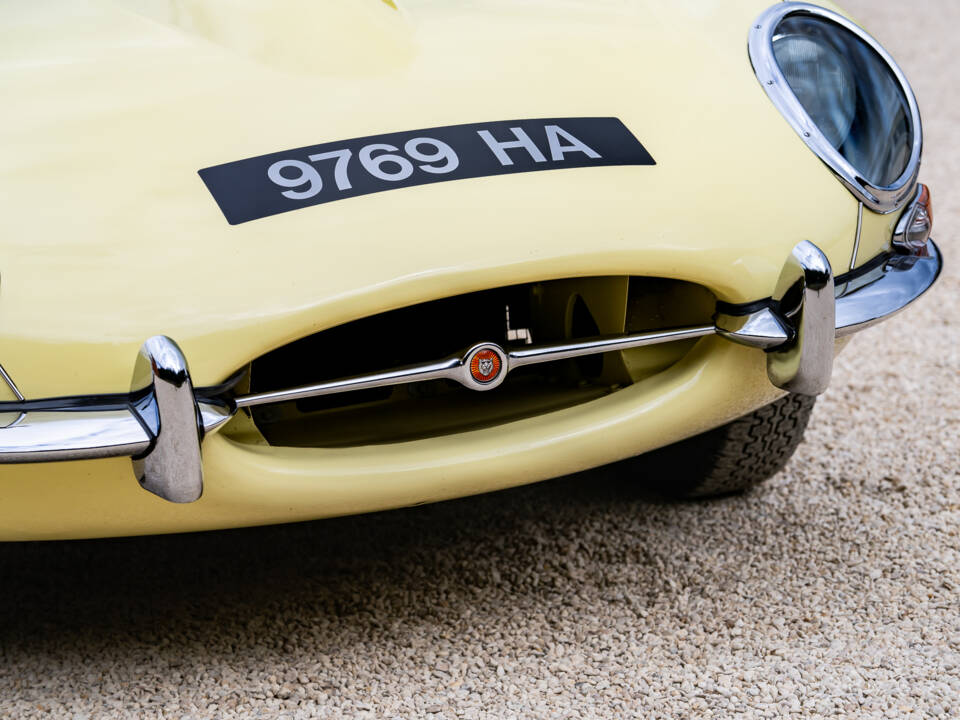 Image 18/38 of Jaguar Type E 3.8 (1963)