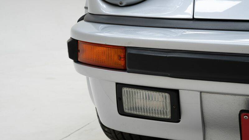 Image 13/15 of Porsche 911 Speedster 3.2 (1989)