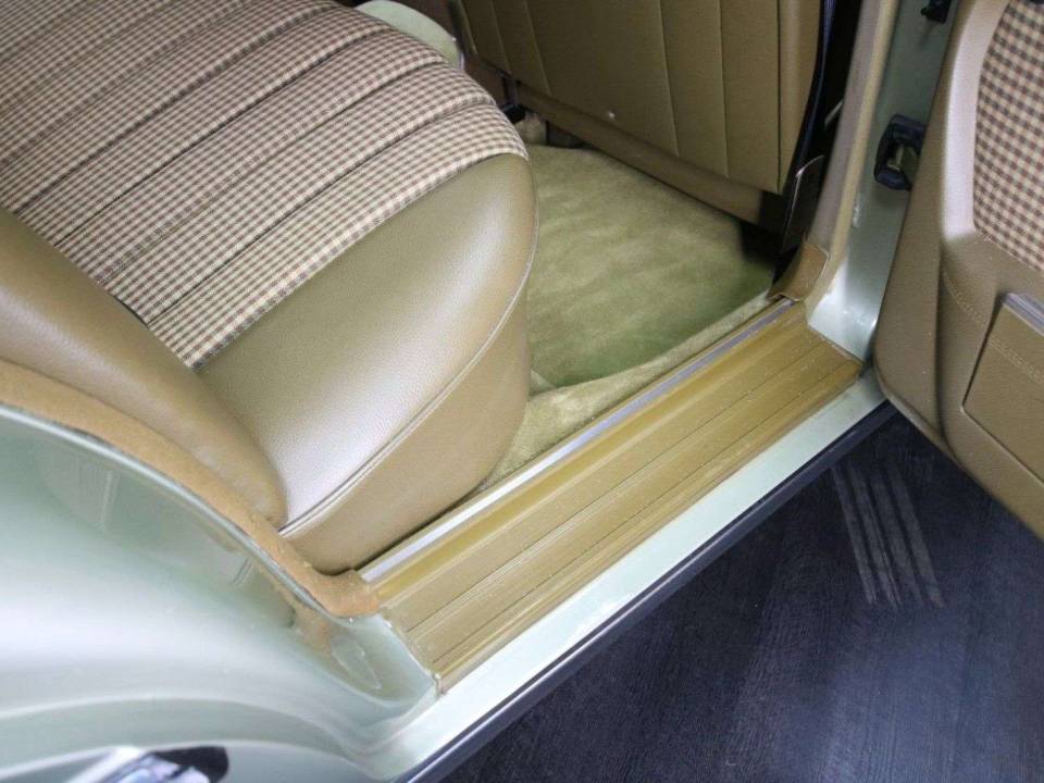 Immagine 20/30 di Mercedes-Benz 280 SE (1978)