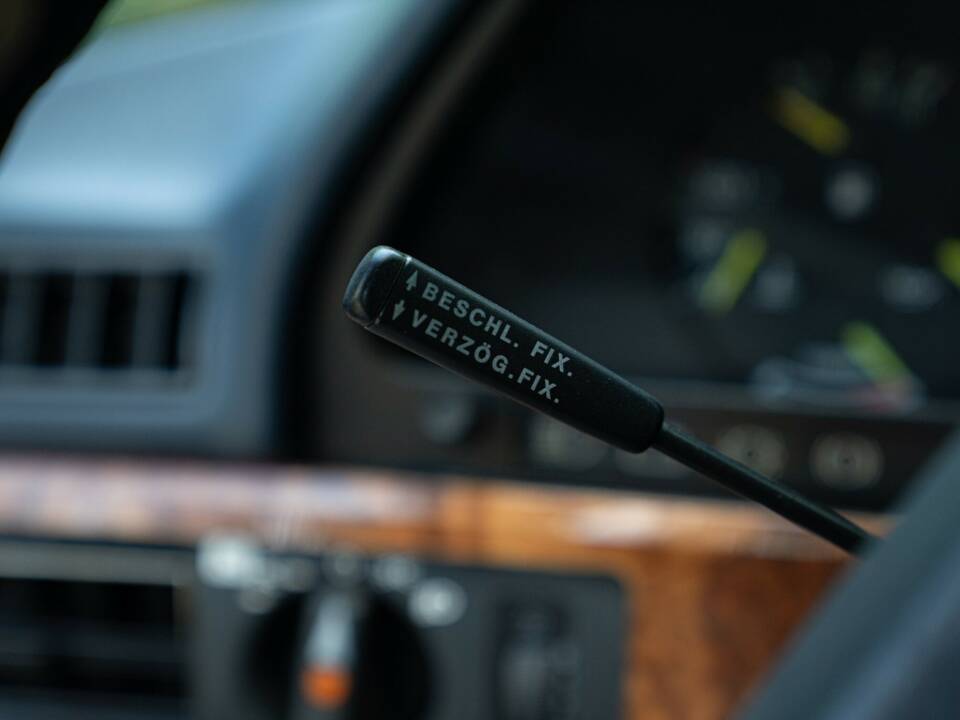 Image 42/50 de Mercedes-Benz 380 SEC (1982)