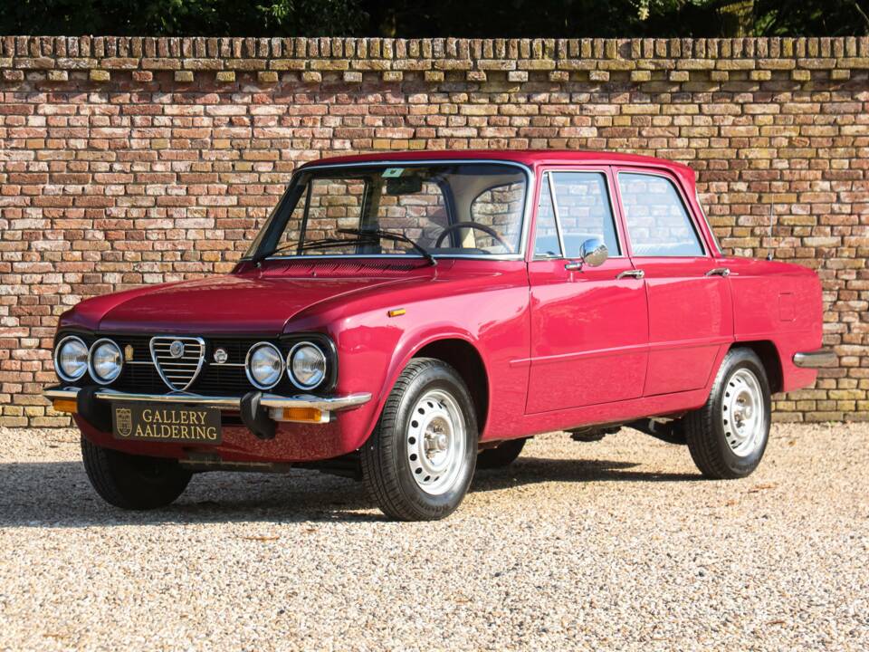 Image 12/50 of Alfa Romeo Giulia Nuova Super 1300 (1975)