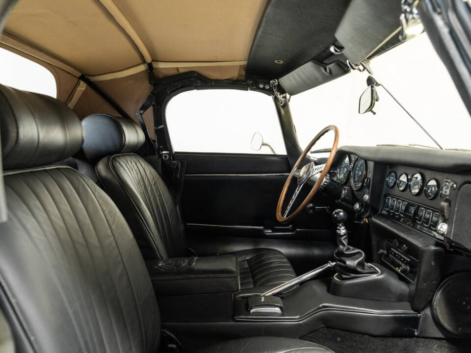 Immagine 23/32 di Jaguar E-Type (1969)