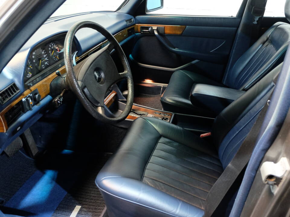 Image 15/31 of Mercedes-Benz 500 SEL (1987)