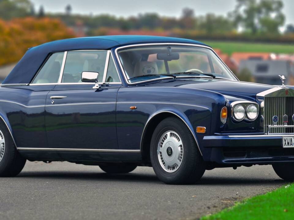 Image 23/50 of Rolls-Royce Corniche S (1995)