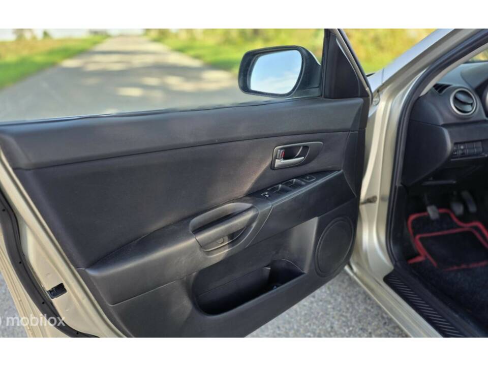 Image 13/30 of Mazda 3 - 1.6 (2005)