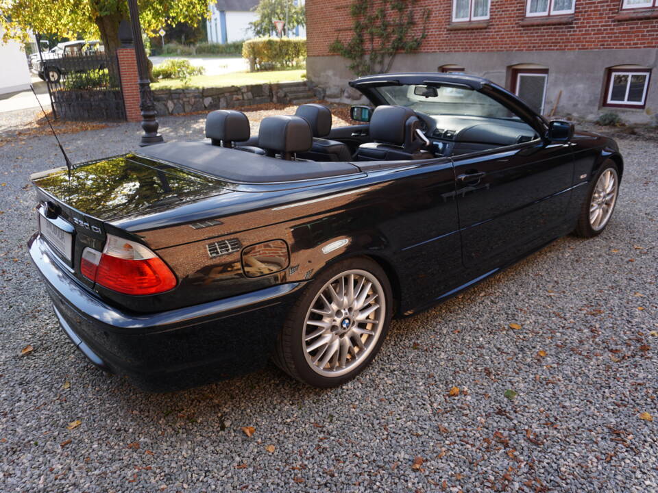 Bild 23/30 von BMW 330Ci (2003)