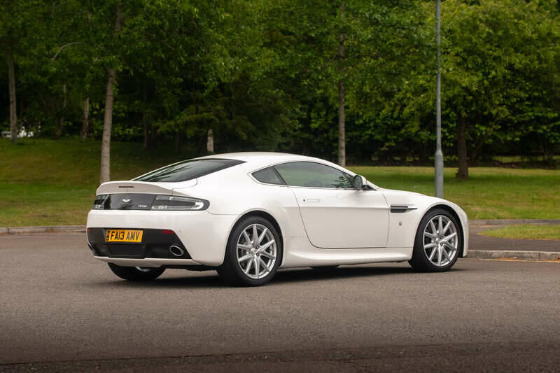 Bild 17/50 von Aston Martin V8 Vantage (2013)