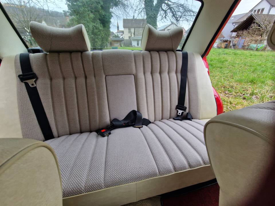 Image 5/6 de Mercedes-Benz 200 D (1975)