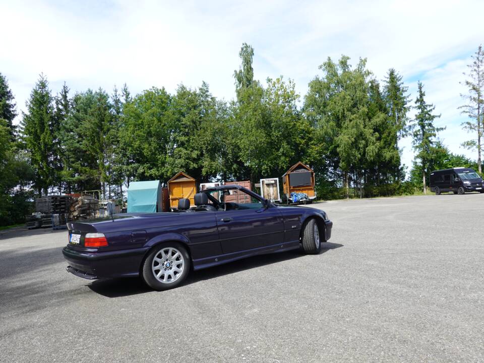 Image 4/21 de BMW 320i (1994)