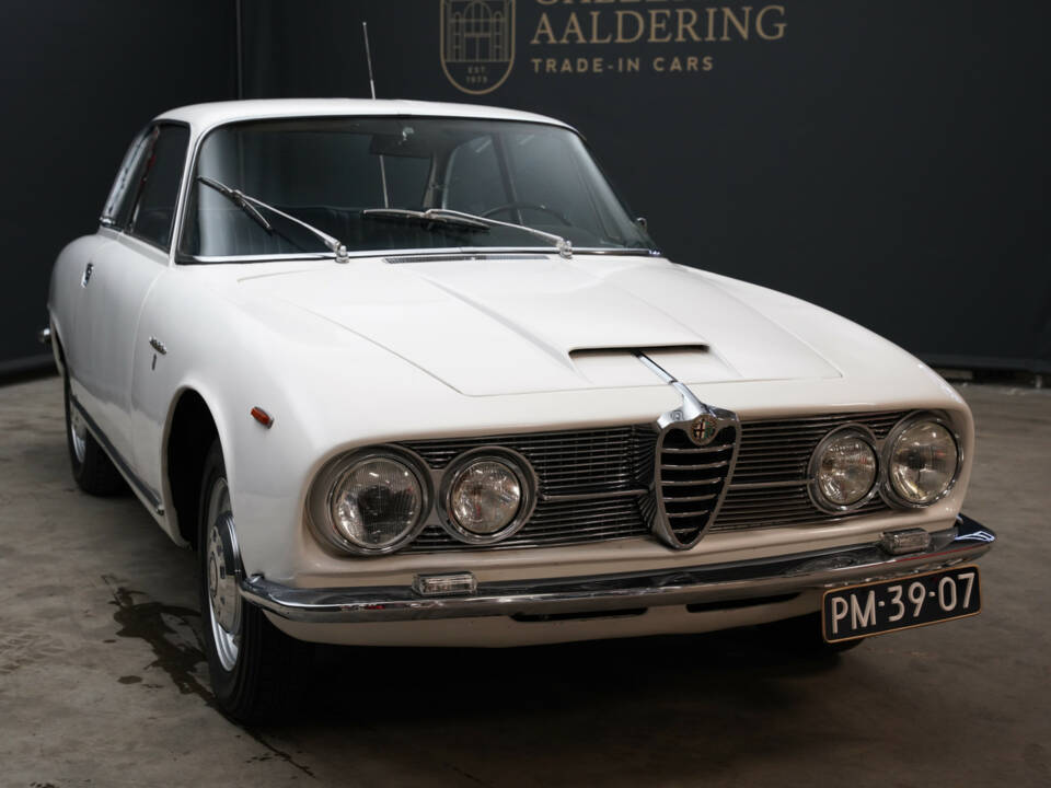 Immagine 16/50 di Alfa Romeo 2600 Sprint (1965)