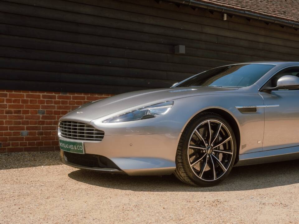 Image 18/96 of Aston Martin DB 9 GT "Bond Edition" (2015)