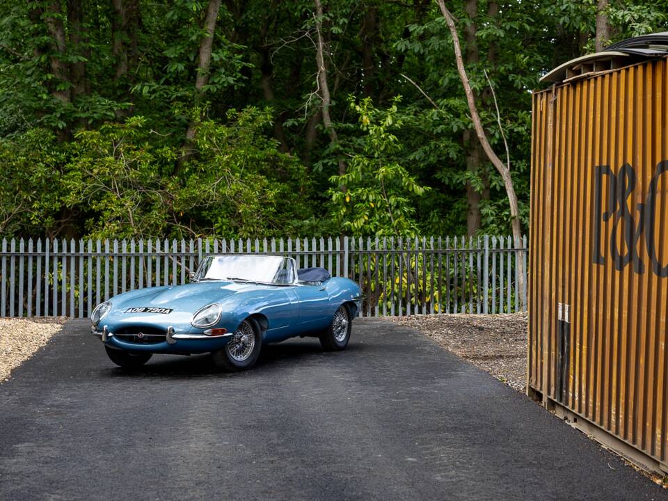 Image 19/46 de Jaguar E-Type "Lightweight" (1963)