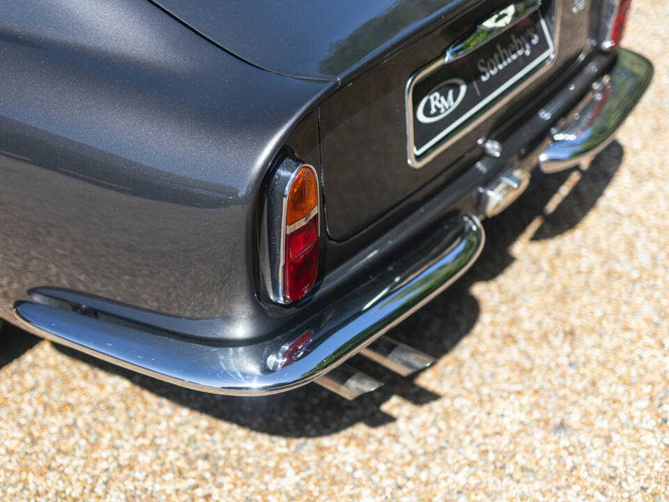 Bild 43/50 von Aston Martin DB 6 Vantage (1970)