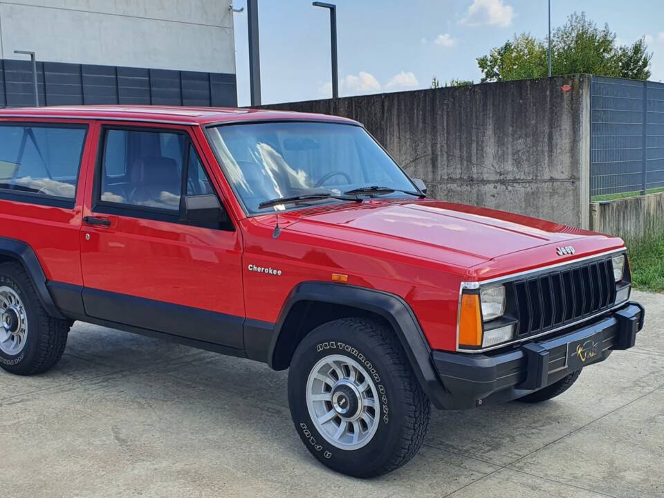 Image 8/42 of Jeep Cherokee 2.8L V6 (1985)