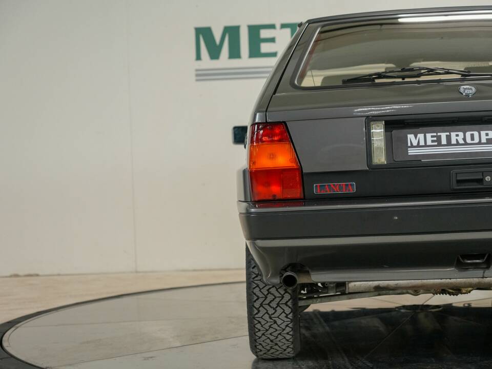 Image 20/46 of Lancia Delta HF Integrale (1988)