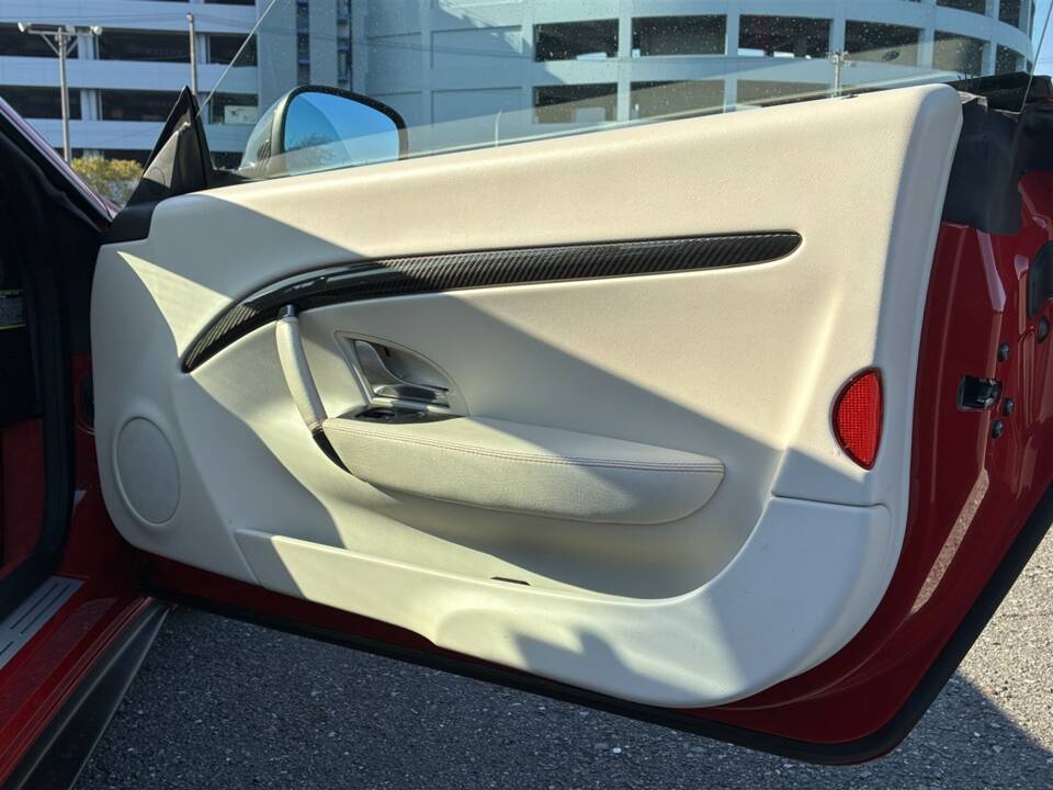 Image 35/54 of Maserati GranCabrio Sport (2015)