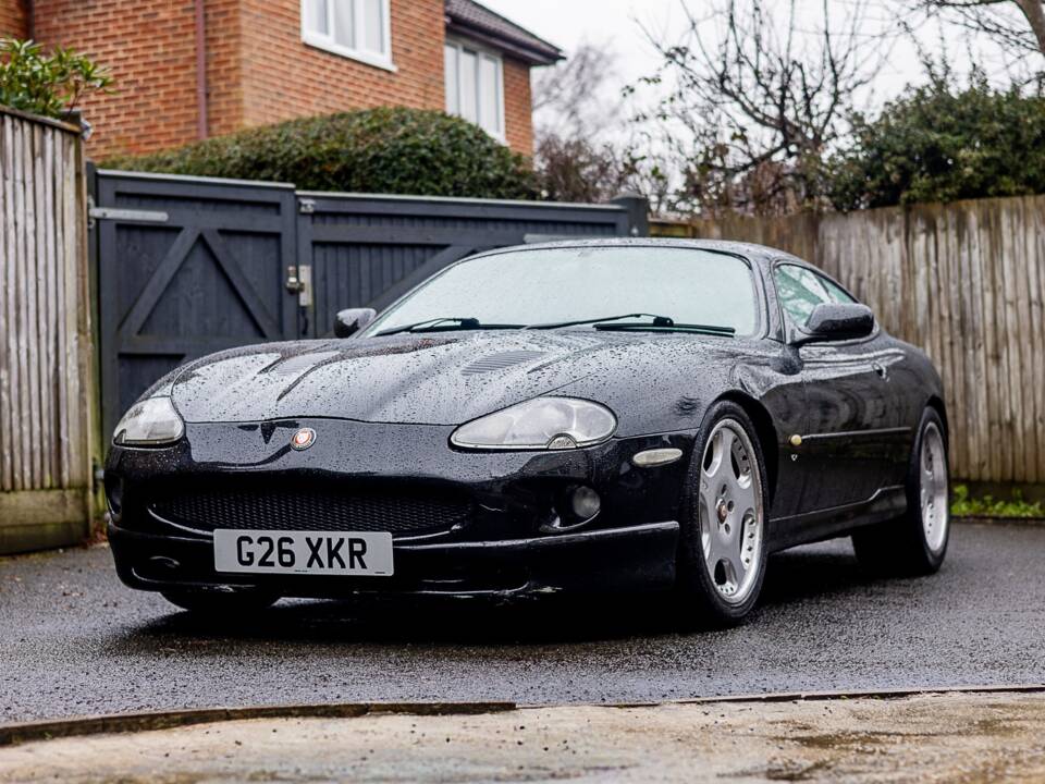Afbeelding 1/50 van Jaguar XKR (1998)