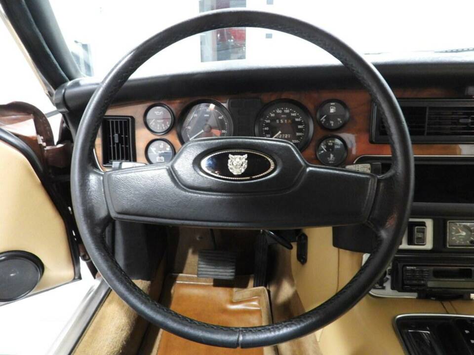 Imagen 7/15 de Jaguar XJ 6 4.2 (1981)