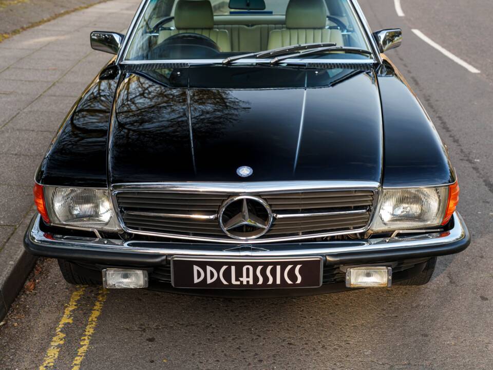 Imagen 7/28 de Mercedes-Benz 380 SL (1985)