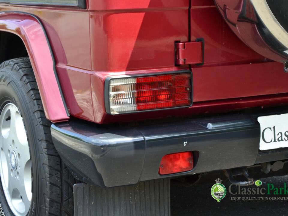 Image 34/49 de Mercedes-Benz 230 GE (SWB) (1993)