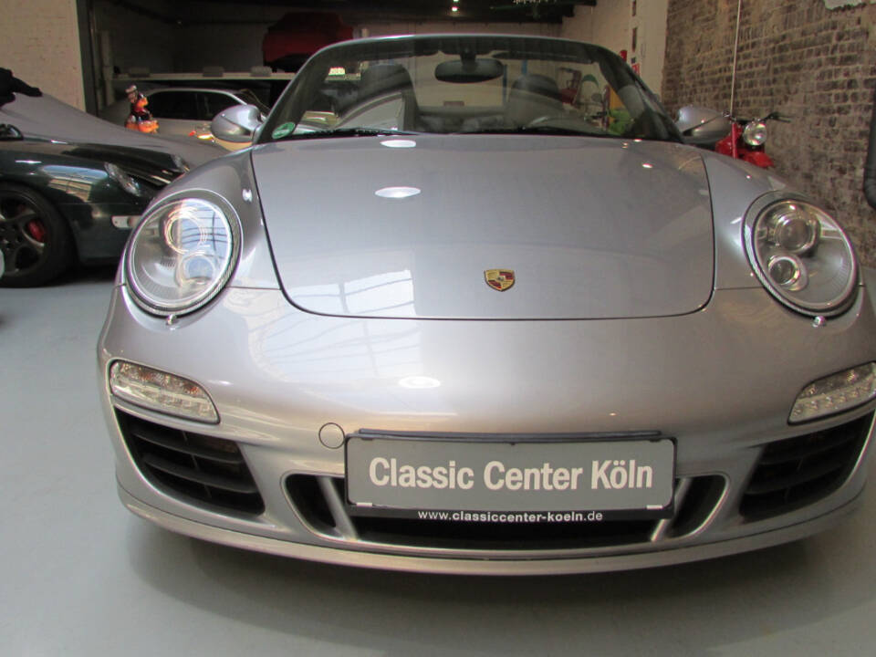 Image 8/21 of Porsche 911 Carrera 4 GTS (2012)