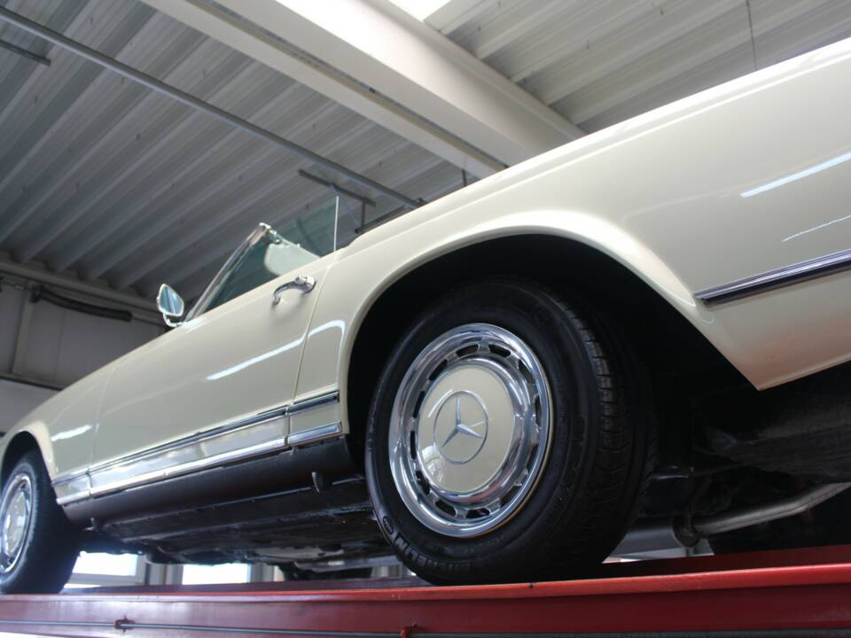 Image 12/50 of Mercedes-Benz 250 SL (1967)