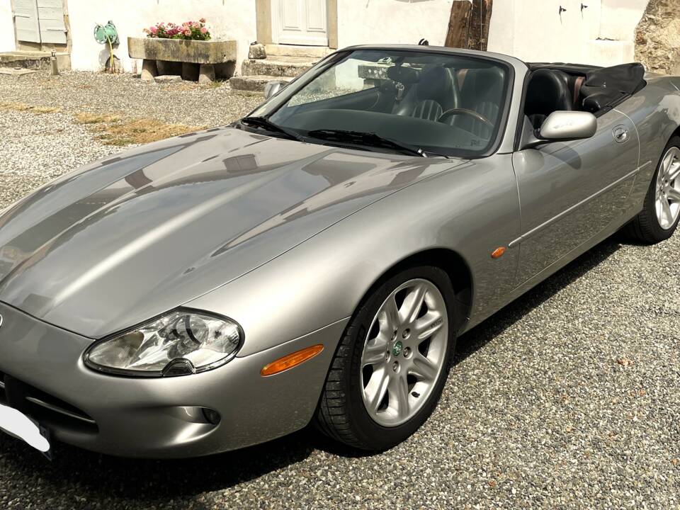 Afbeelding 2/8 van Jaguar XK8 4.0 (1998)