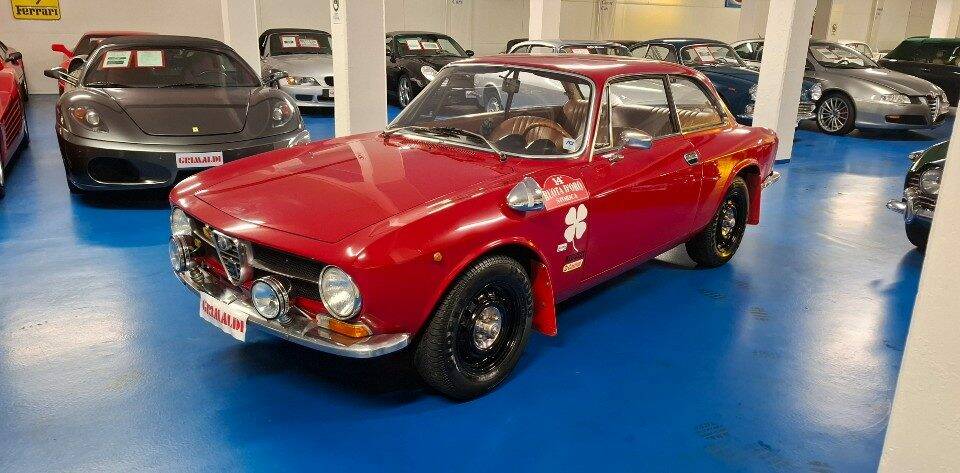 Bild 15/37 von Alfa Romeo Giulia 1300 GT Junior (1974)