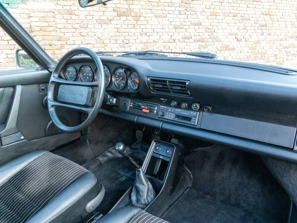 Bild 45/50 von Porsche 911 Carrera 3.2 (1988)