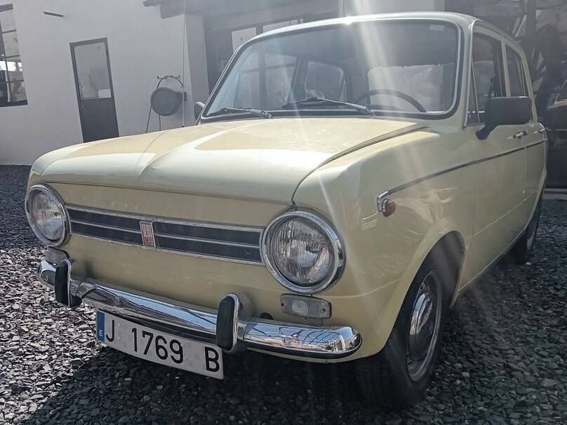 Image 3/8 of SEAT 850 Speciale (1974)