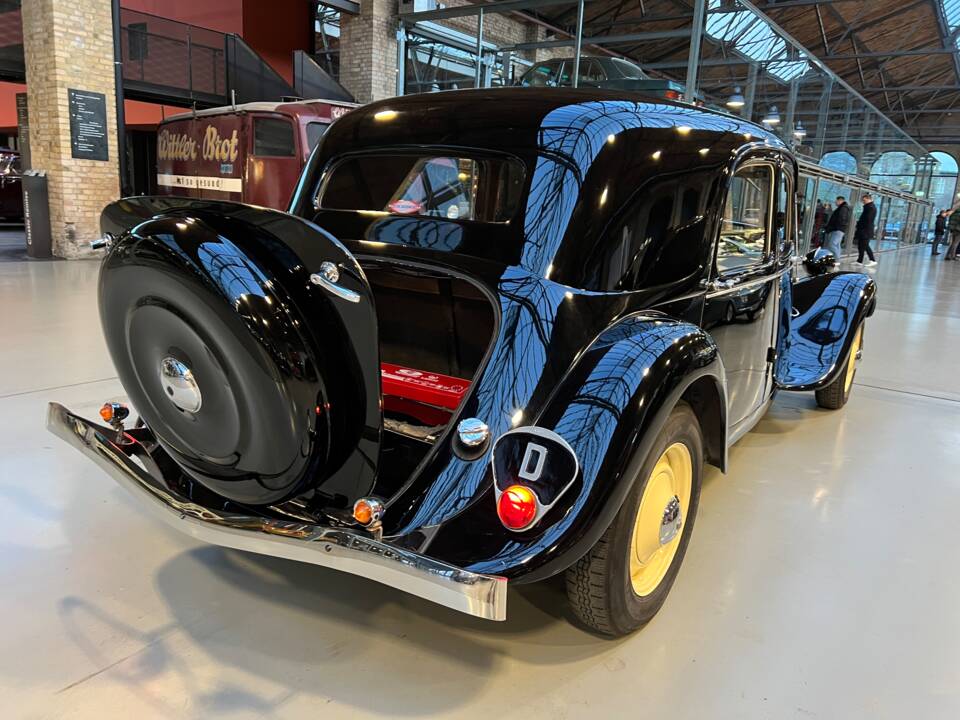 Image 21/30 de Citroën Traction Avant 11 B (1949)