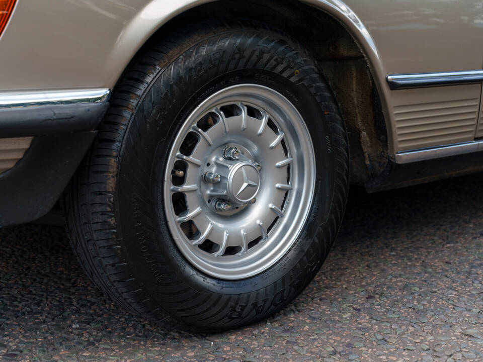 Image 9/23 of Mercedes-Benz 380 SL (1985)