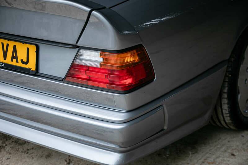 Image 41/43 of Mercedes-Benz 300 CE 3.2 AMG (1990)