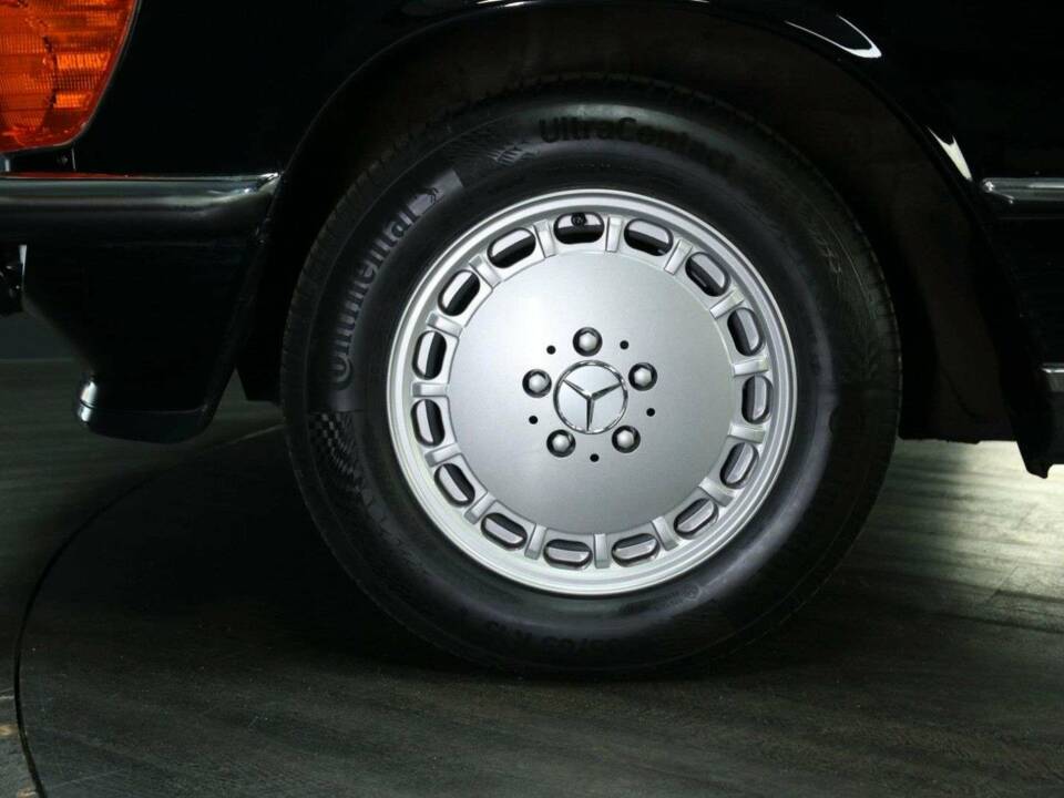 Image 27/30 of Mercedes-Benz 560 SL (1987)