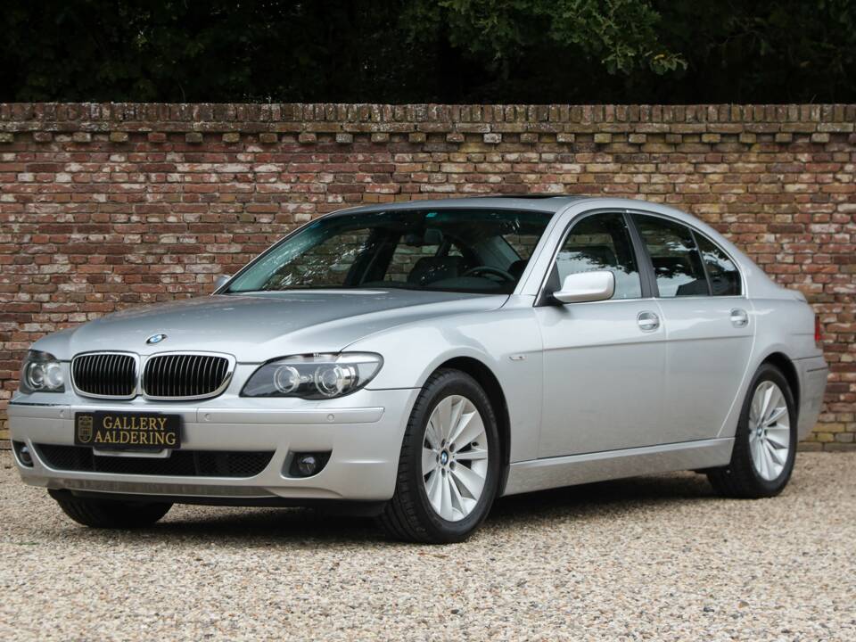 Immagine 1/50 di BMW 750i (2007)