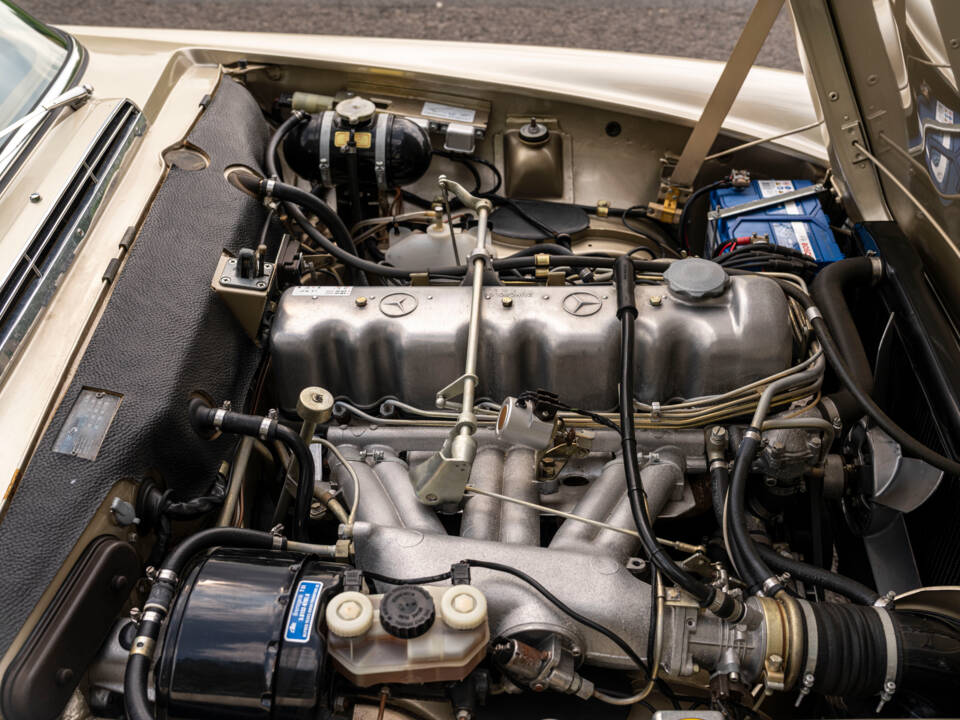Image 21/21 of Mercedes-Benz 250 SL (1967)