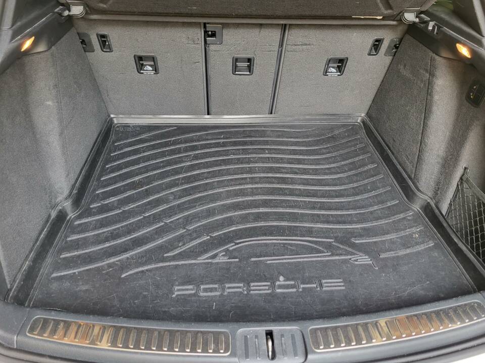 Image 8/8 of Porsche Macan (2017)
