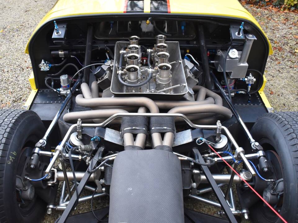 Image 23/31 of Ford GT40 (1965)