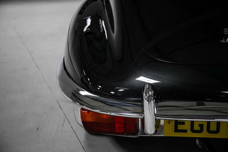 Image 27/28 de Jaguar E-Type (1970)