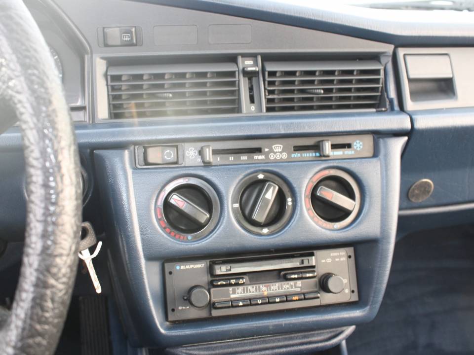 Afbeelding 7/12 van Mercedes-Benz 190 E 2.0 (1984)