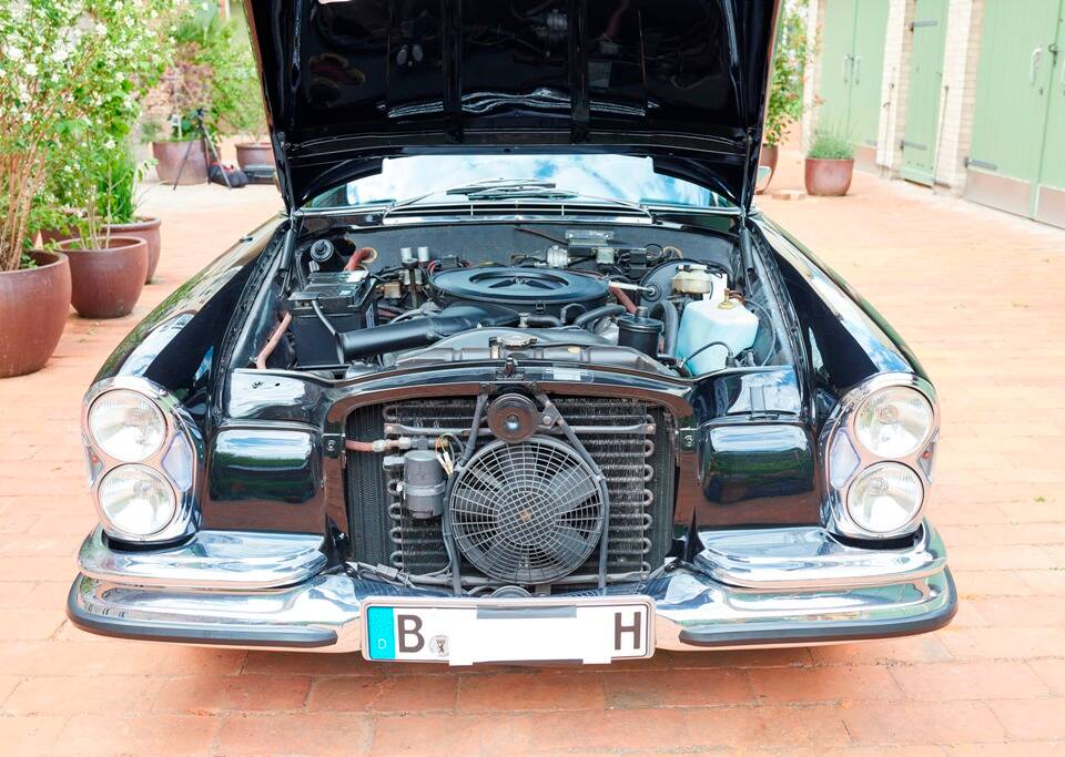 Image 138/188 of Mercedes-Benz 280 SE 3,5 (1971)