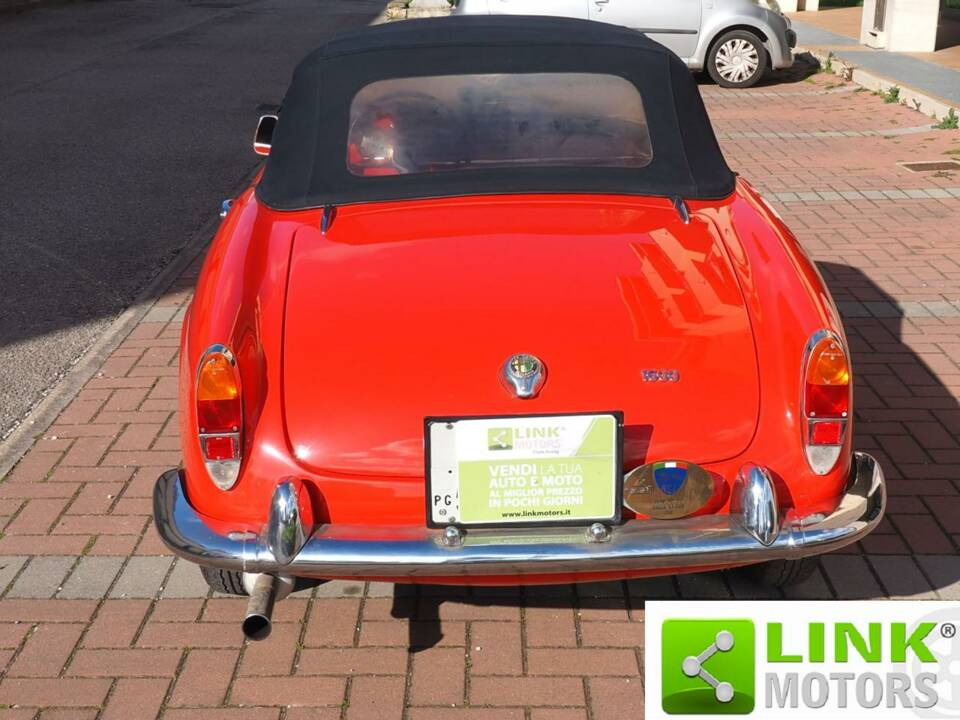 Image 8/10 of Alfa Romeo Giulia 1600 Spider (1963)