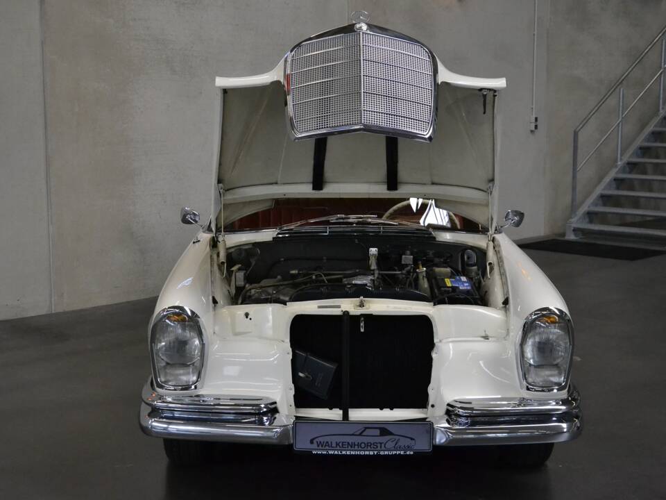Image 14/61 de Mercedes-Benz 250 SE (1966)