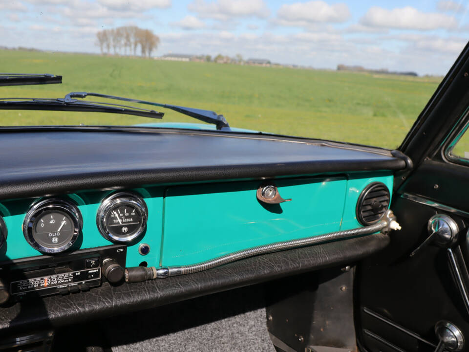 Image 14/50 of Alfa Romeo 1750 Spider Veloce (1969)