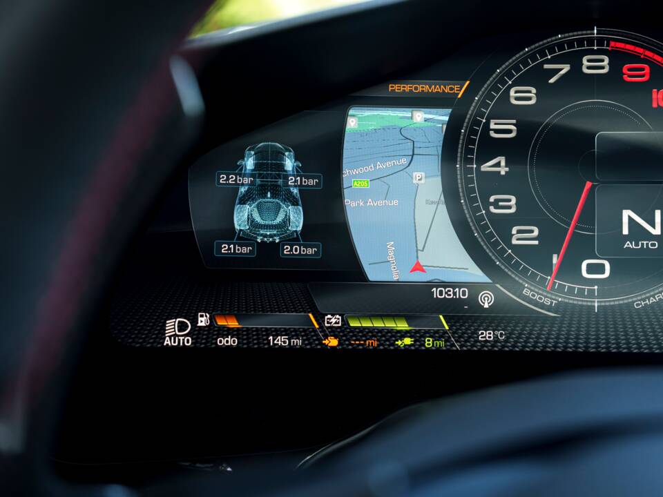Image 19/37 of Ferrari SF90 Spider (2023)