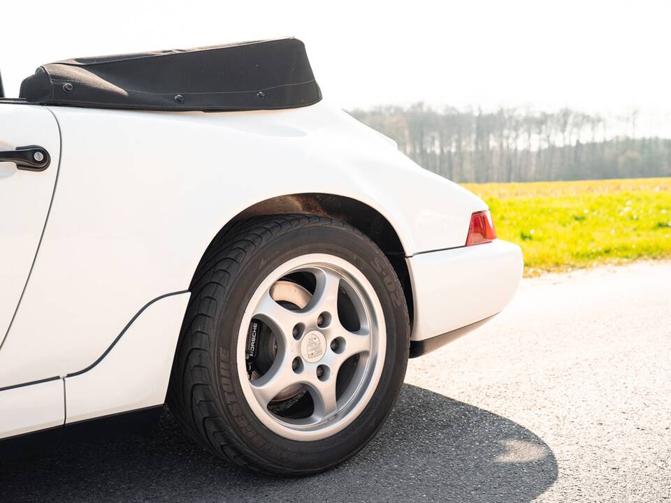 Image 14/48 of Porsche 911 Carrera 4 (1992)